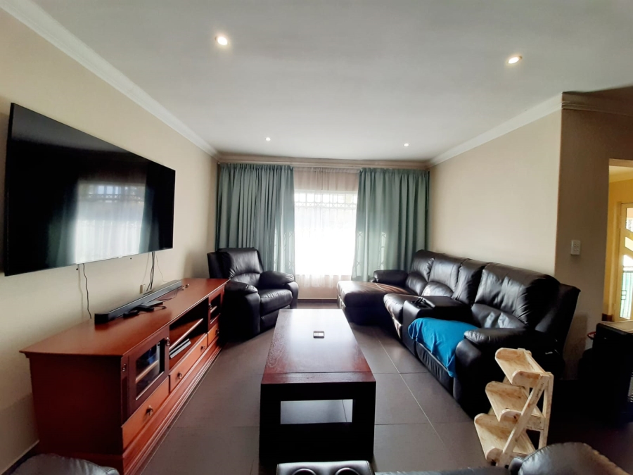 To Let 5 Bedroom Property for Rent in Vaalpark Free State